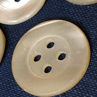 20-22 mm. 10 stk. Enkel form, gamle perlemors knapper.